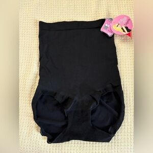 COPY - 🍒 NWT XL Spanx Slimcognito Shaping Bodysuit Black